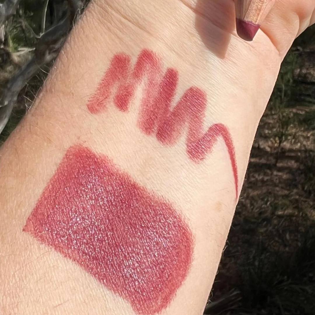 Lük  Berry Bite Swatch